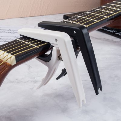 Capotasto perfetto per chitarra acustica classica
