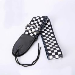 Sangle en tissu avec un motif damier blanc et noir