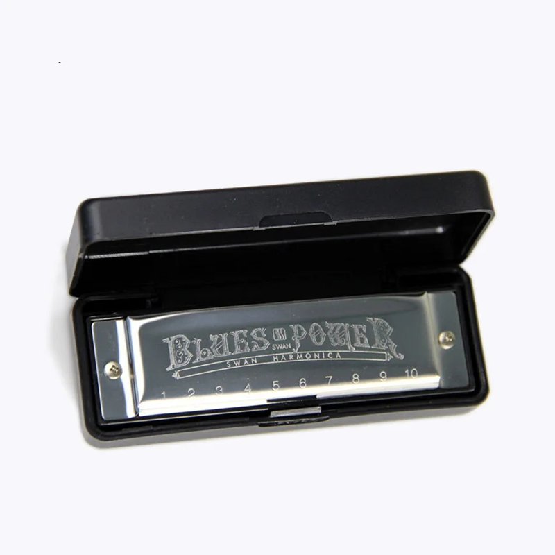 vue complète Harmonica diatonique en métal design blues avec étui en laiton
