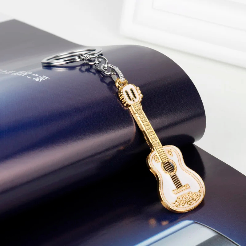 Porte-clé guitare acoustique dorée ou argentée - couleur or