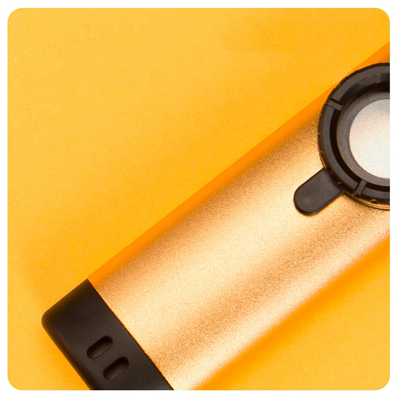détails du Kazoo droit en métal disponible en 5 couleurs