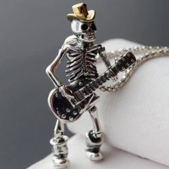 Vue Complète du Pendentif Guitare Squelette Metal Gothique