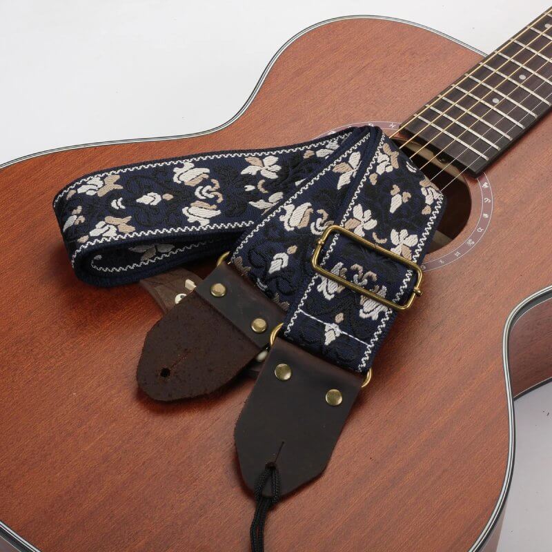 Magnifica Tracolla per Chitarra Vintage con Fioritura Barocca
