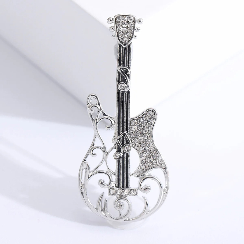 Spilla Chitarra Elettrica Design Svuotato con motivo Note Musicali e Strass colore Argento