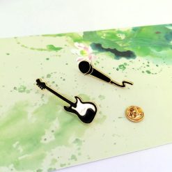 Spilla Smaltata a Forma di Chitarra Elettrica