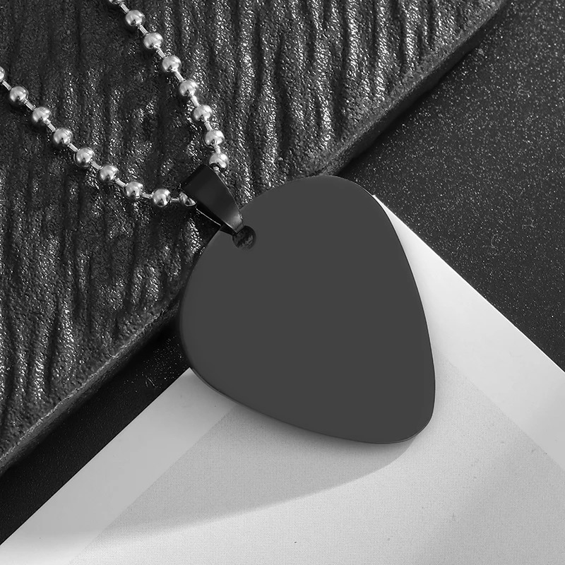 Collar Sencillo de Púa en Acero Inoxidable - Colección Minimalista color Negro