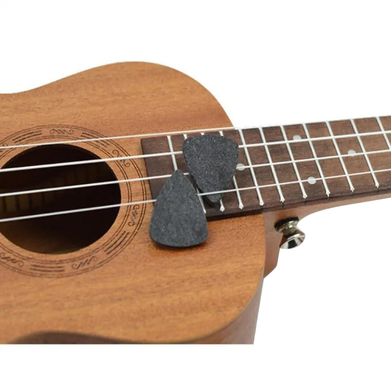Set di 4 plettri in feltro morbido colorati per Ukulele di colore nero