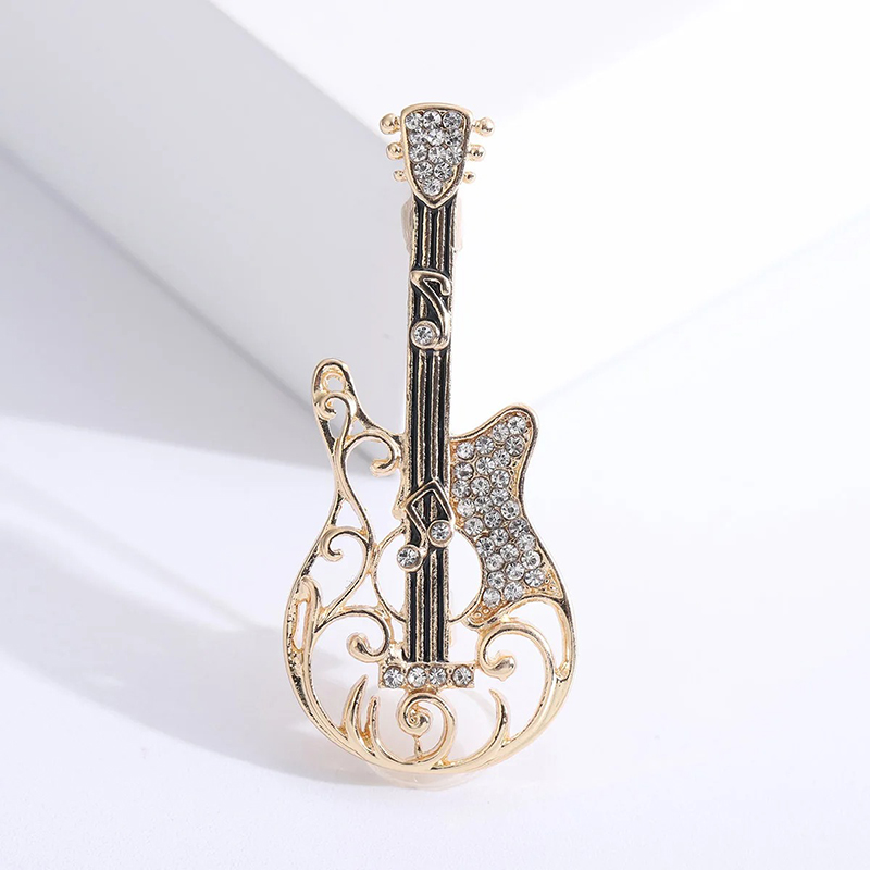 Spilla Chitarra Elettrica Design Svuotato con Motivo di Note Musicali e Strass color Oro