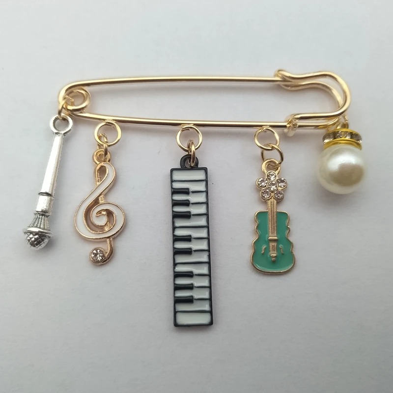 Broche Émaillée Guitare, Clavier, note de musique, micro et perle - 3 couleurs - couleur Vert