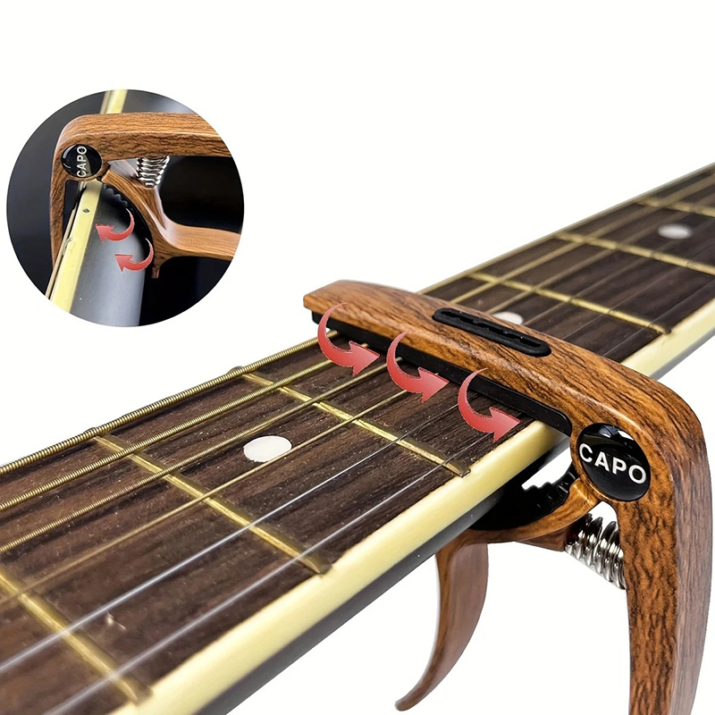 Capotasto Universale per Chitarra con - Estrattore & Plettro Inciso - Modello Grip Preciso