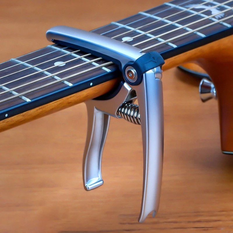 Capotasto Chitarra a Molla - Metallo Ultra Resistente Stile Classico Colore Argento