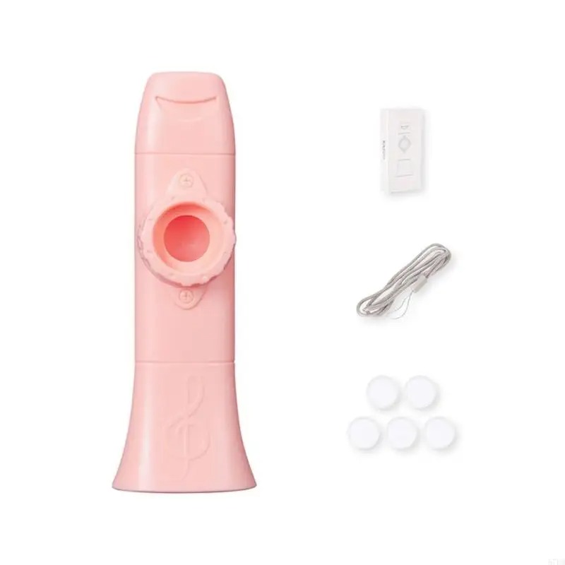 Musicista del Kazoo che Soffia in Modo Giocoso, Multicolore, Colore Rosa Pallido