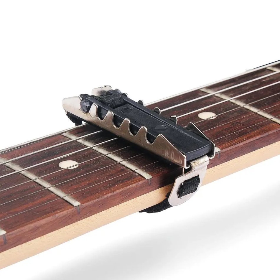 Utilizzo del Capotasto per Chitarra Classica con Cinghia - Leggero, Elastico e Regolabile Multi-Strumento