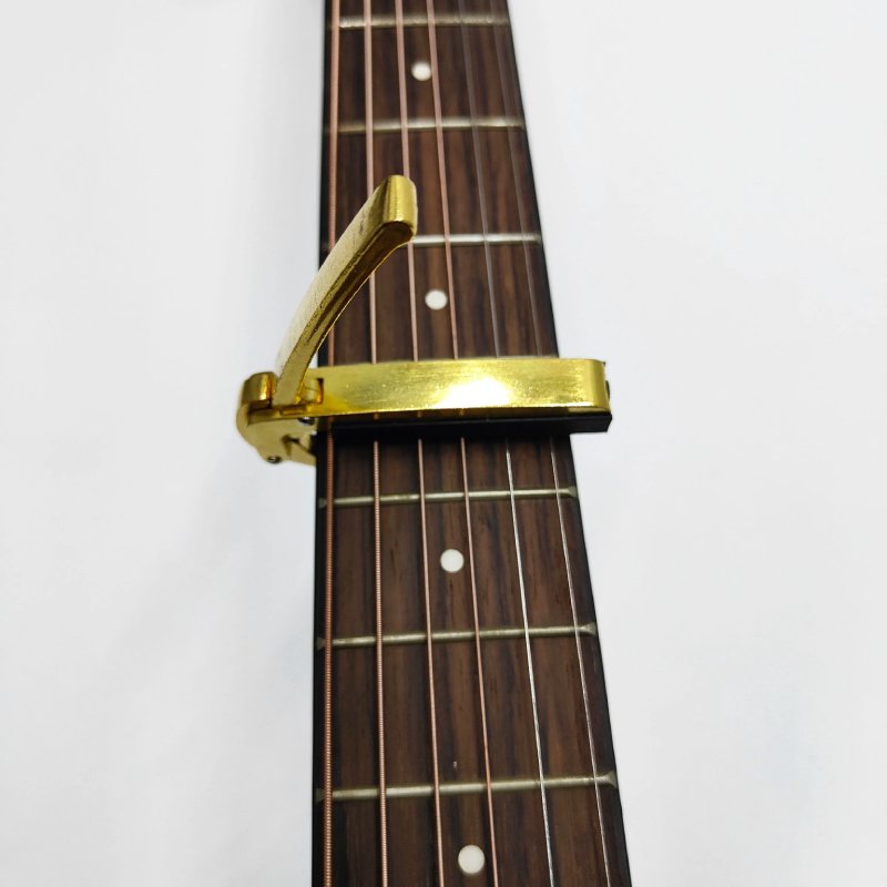 Utilizzo del Capotasto Chitarra con Manico Ergonomico - Stringente Rapido e Potente