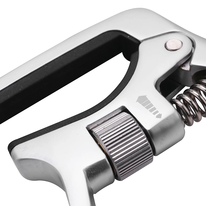 Vista detallada de la Cejilla de Guitarra Modelo Trigger Pro - ¡Tensión Ajustable!