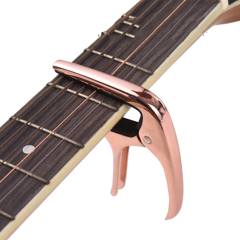 Vista generale Capotasto Chitarra Universale Metallo - Colori Premium (Nero, Oro, Argento, Rosa Oro)