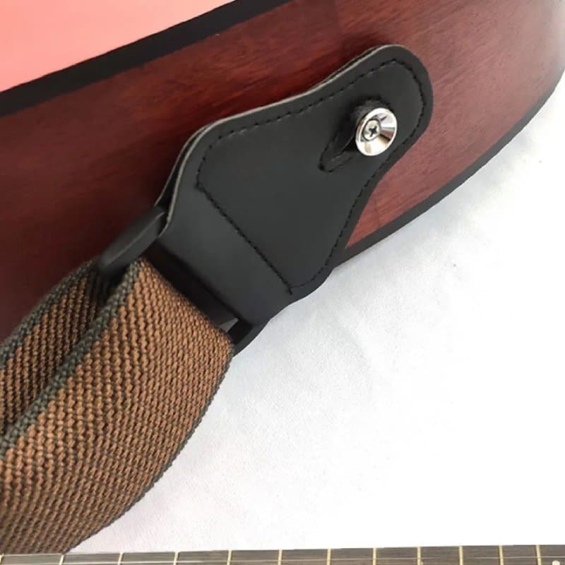 Dettaglio dell'Attacco Cinghia Chitarra Classica Marrone Caffè