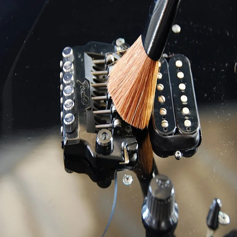 Avant Spazzola e Pulitore di Corde per Chitarra - Strumento di Manutenzione 2-in-1