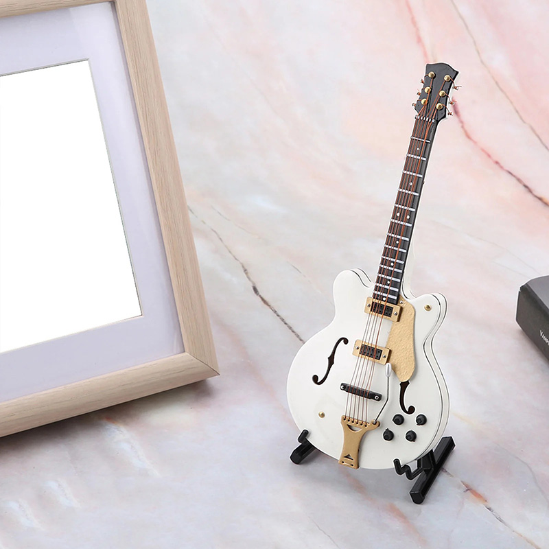 Mini Chitarra Elettrica Hollow Bianca Modello da Collezione - con Finiture Oro e Supporto