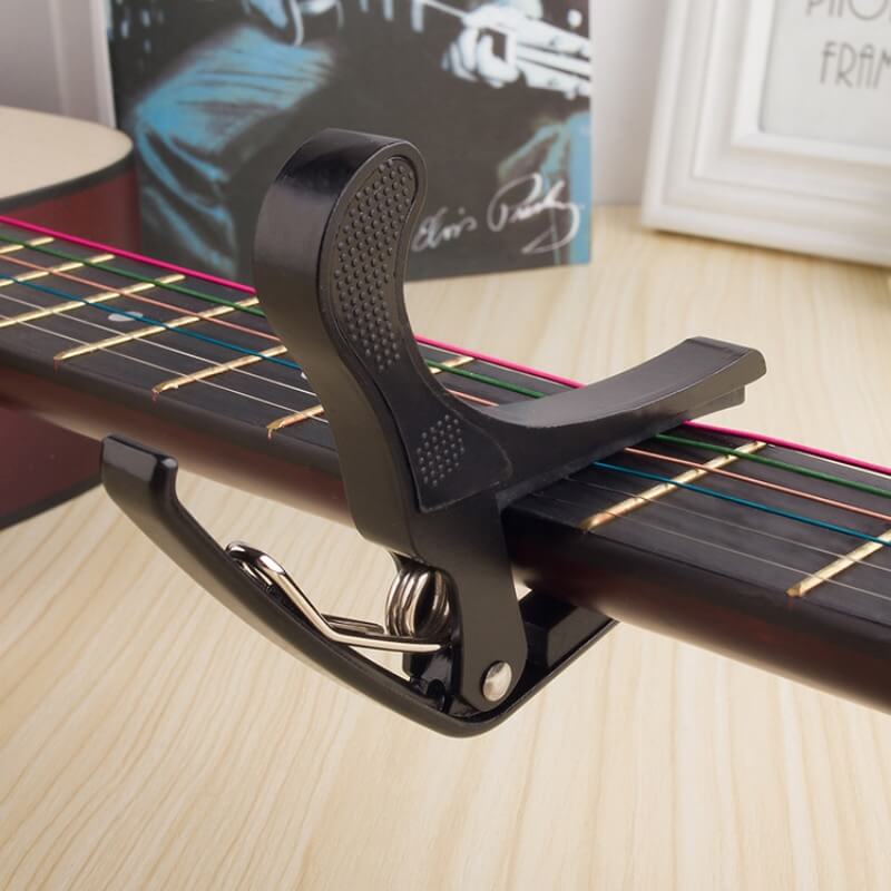 Capodastre pour guitare universel 5 couleurs au choix