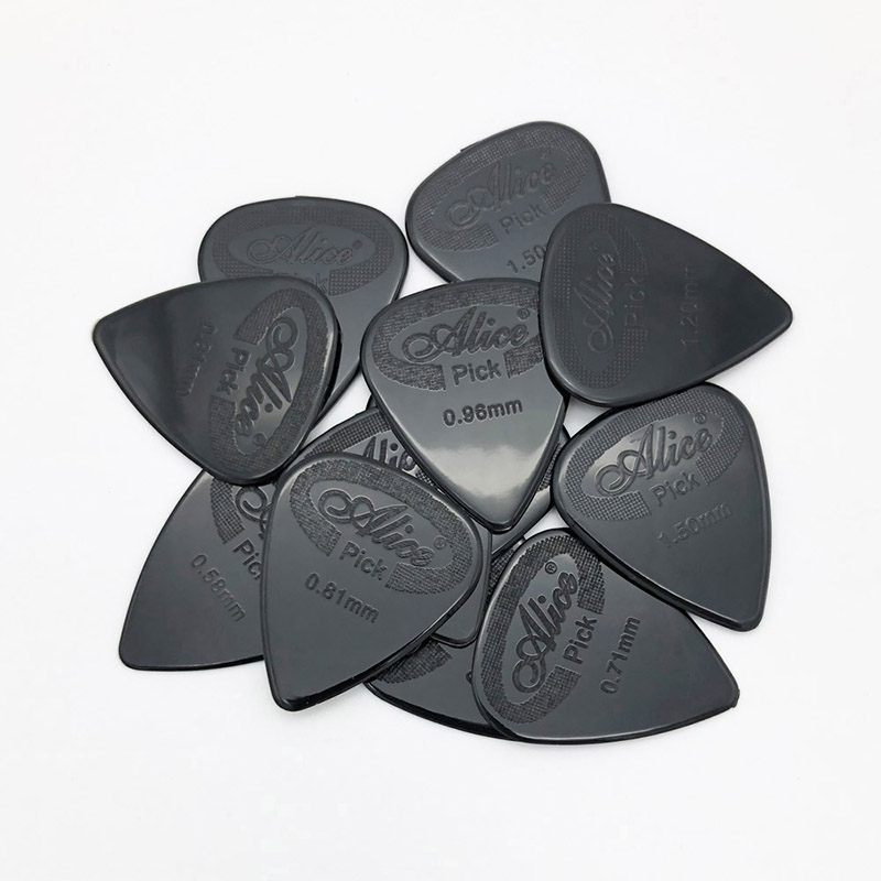 Lot de 100 médiator en nylon noir - épaisseur 1.50mm