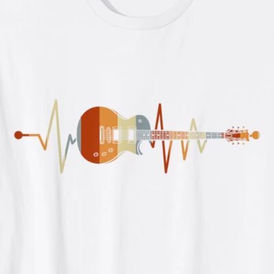 Gros plan du motif Battement Rock sur t-shirt blanc : guitare électrique rétro intégrée à une ligne de battement de cœur